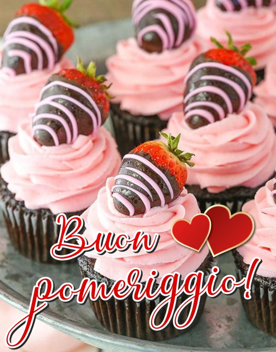 Buon Pomeriggio con cupcake con fragole e cioccolato